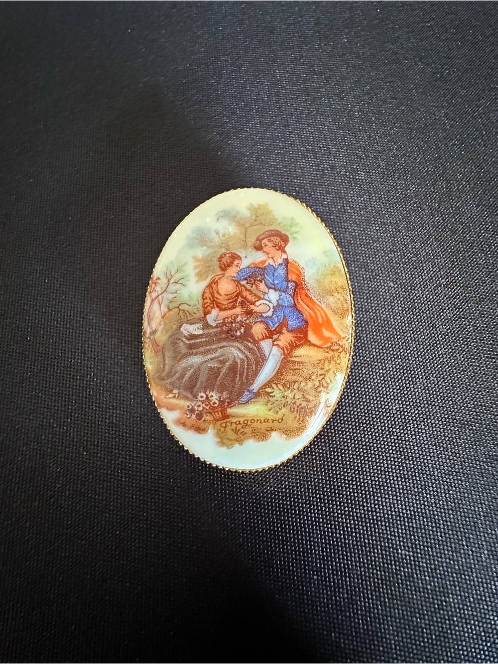 Vintage Fragonard Courting Couple Cameo Brooch